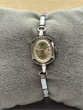 Silver-Tone Sheraton 17 Jewels cocktail watch